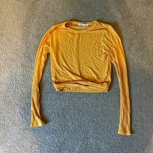 Hollister Crossbody Cropped Long-sleeve in Mustard